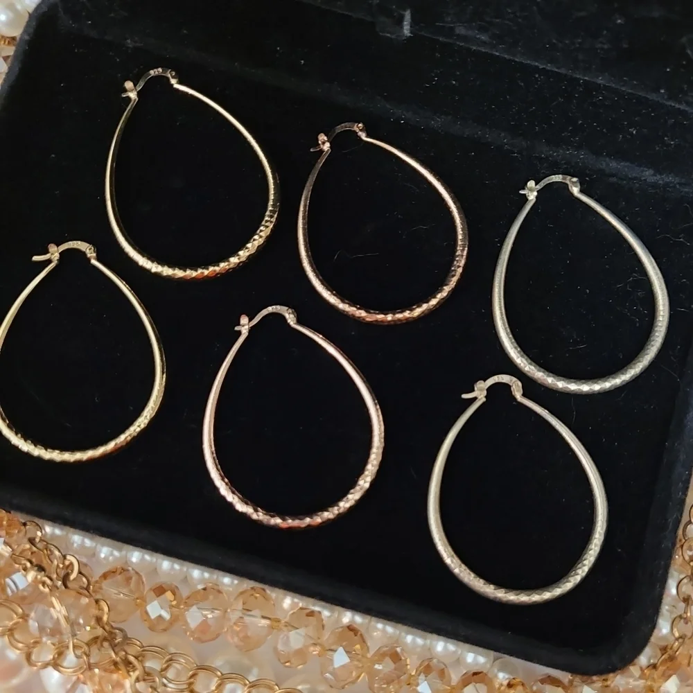 Redvelvetrebel earrings set